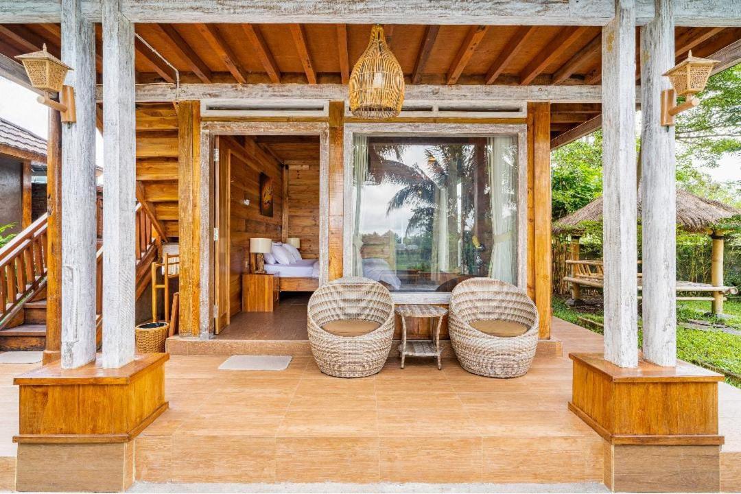 Peraja Bungalows Loyok Sangyang Exterior photo