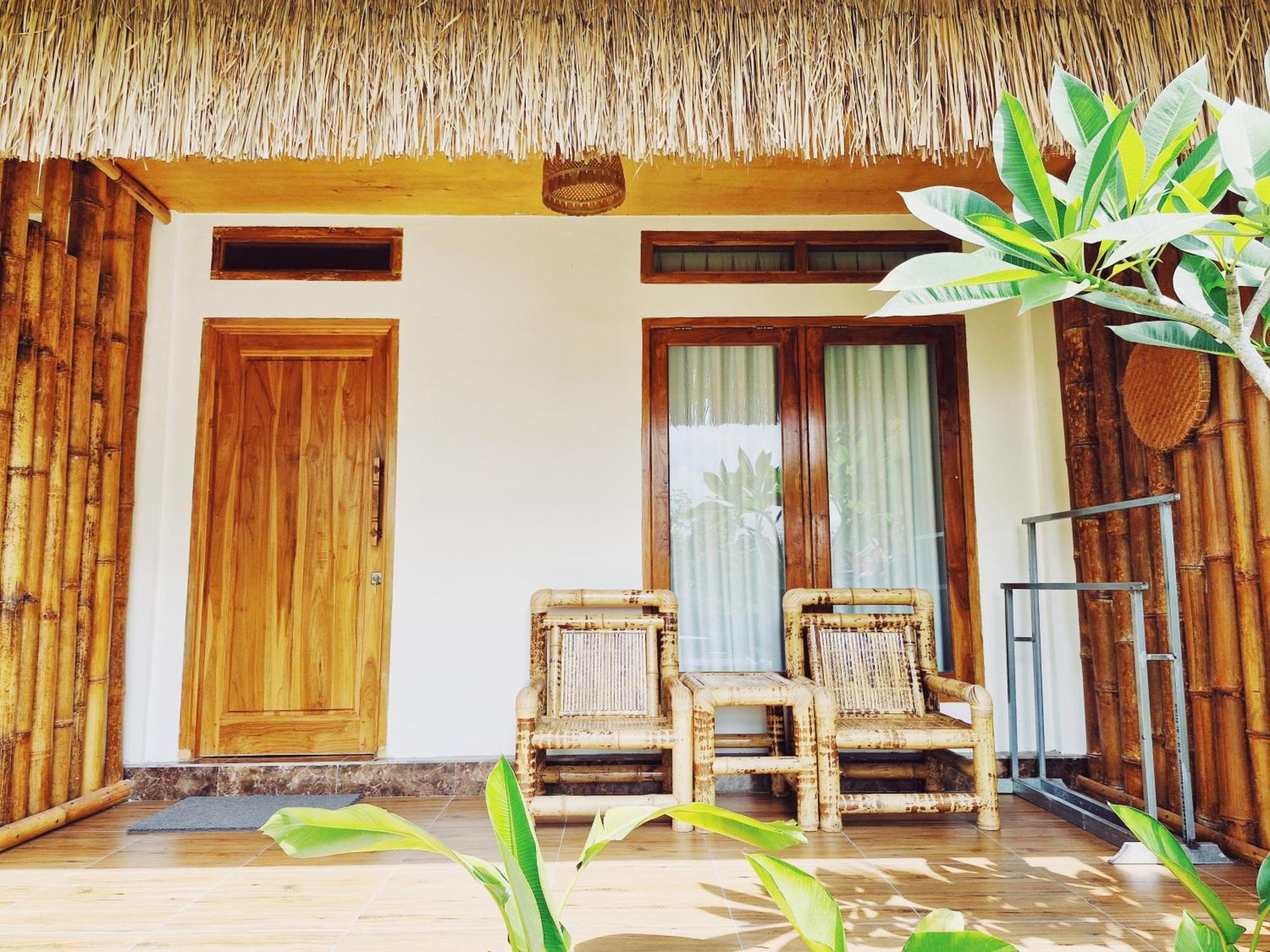 Peraja Bungalows Loyok Sangyang Exterior photo